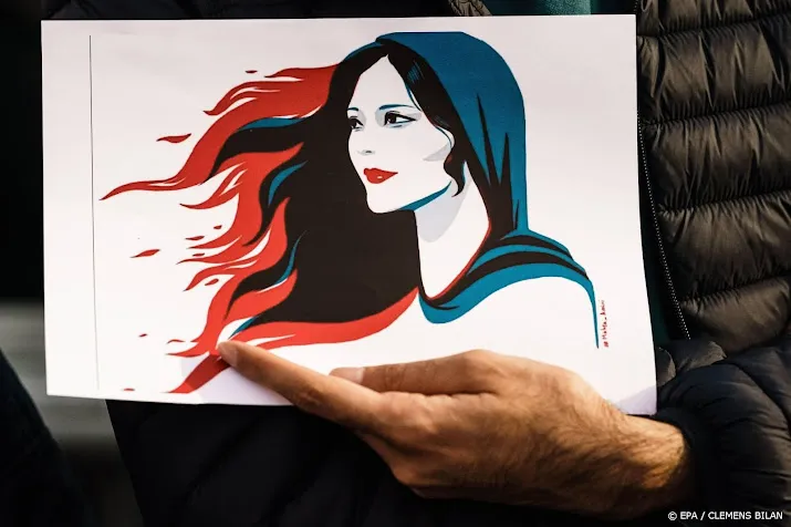iraniers in nederland demonstreren voor vrouwenrechten in iran