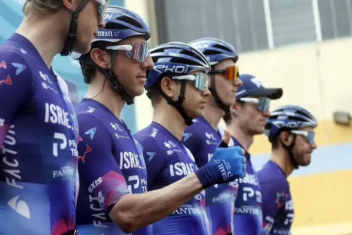 israel premier tech laat viervoudig tourwinnaar froome thuis