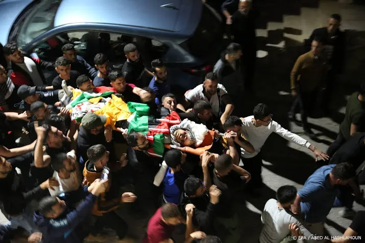 israel zet aanvallen gaza voort in vijfde nacht van beschietingen
