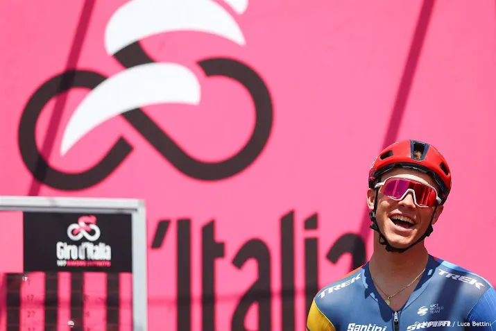 italiaan milan sprint naar ritwinst in giro