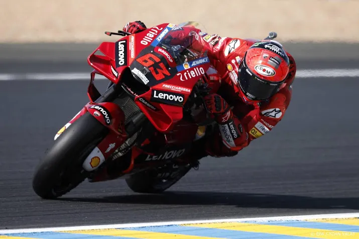 italiaanse motogp coureur bagnaia pakt pole op le mans