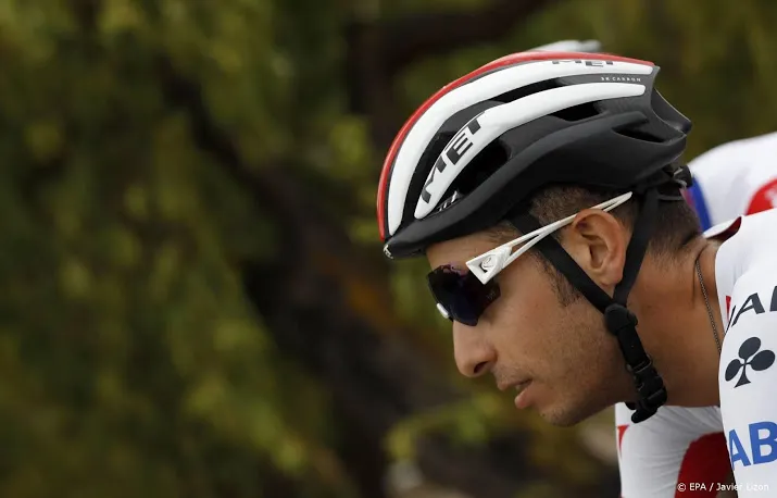 italiaanse renner aru verkast naar qhubeka assos