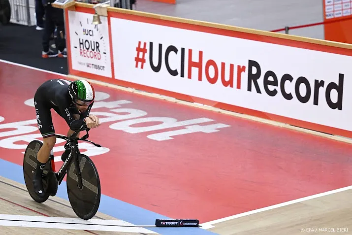 italiaanse renner ganna zet werelduurrecord op 56792 kilometer