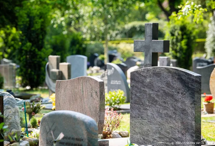 italiaanse schrijver de crescenzo overleden