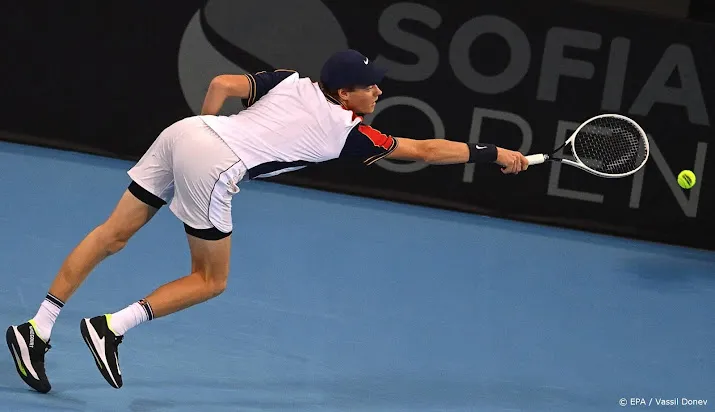 italiaanse tennisser sinner prolongeert titel in sofia