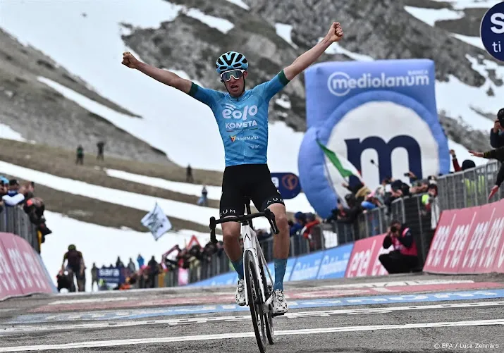 italiaanse wielrenner bais verrast met winst van bergetappe giro