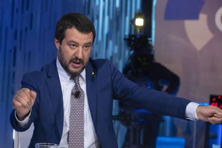 italie houdt vast aan omstreden begroting