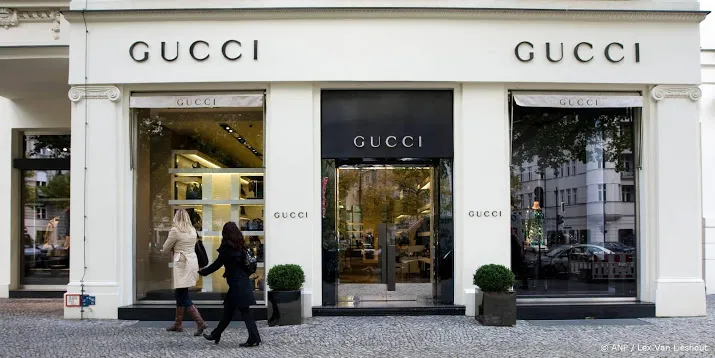 italie richt pijlen op bestuurders gucci