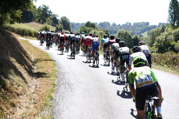 iturria boekt in vuelta eerste profzege