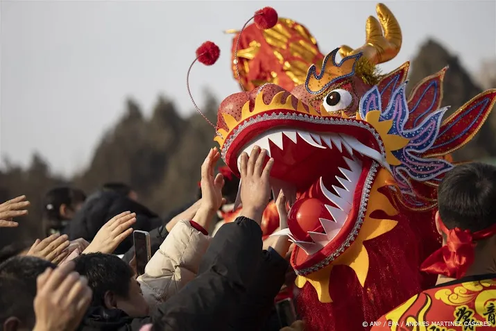 jaar van de draak verwelkomd tijdens viering chinees nieuwjaar