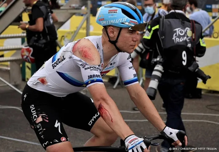 jakobsen gaat door in tour de france ondanks schaafwonden
