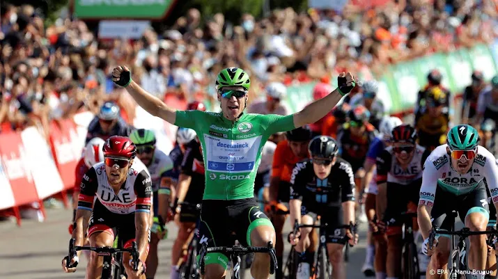 jakobsen sprint op verjaardag naar derde etappezege in vuelta