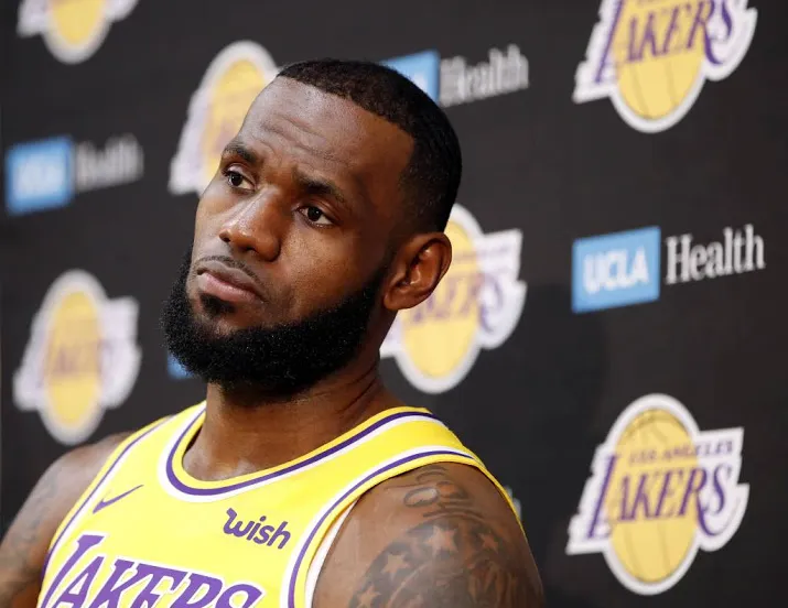 james debuteert met nederlaag bij la lakers