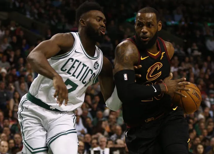 james leidt cavaliers langs pistons
