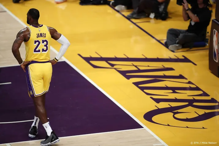 james met la lakers ook onderuit in canada
