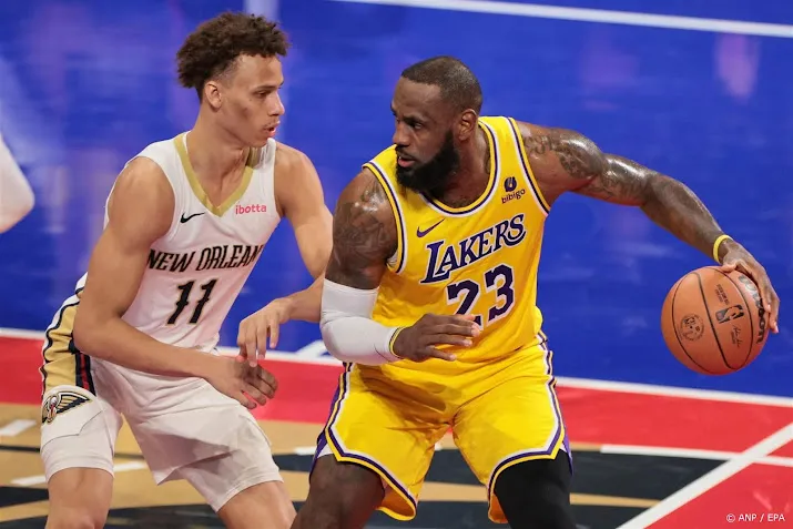 james met lakers overtuigend naar eindstrijd in season toernooi