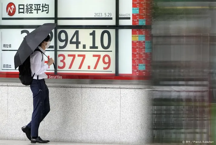 japanse elektronicabedrijven zetten nikkei op stevige winst