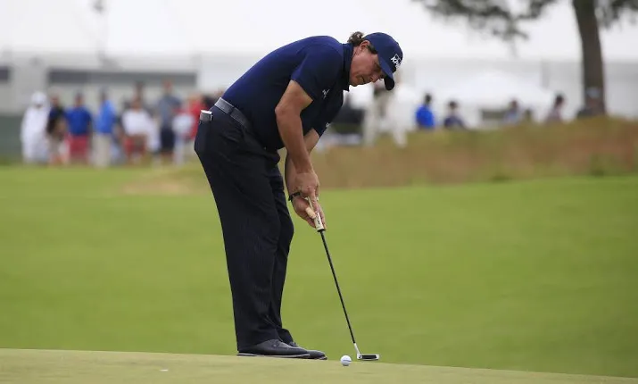 jarige mickelson krijgt straf op us open