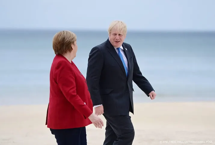 johnson escaleert conflict noord ierland met dreigement aan eu
