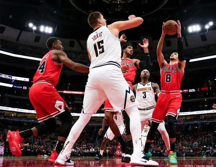 jokic houdt nuggets in spoor van warriors