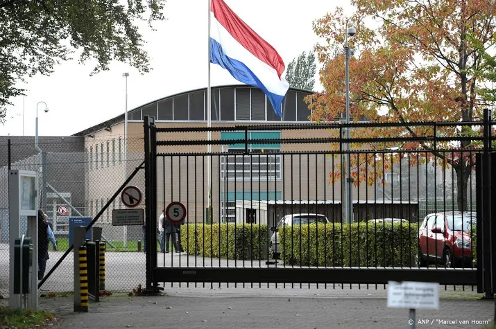jonge arrestant tijdelijk in vrouwengevangenis