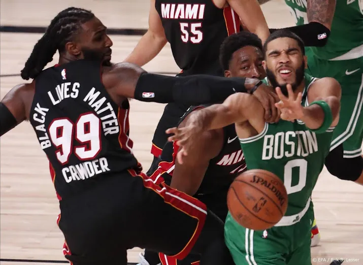 jonge basketballer herro zet miami op 3 1 in conference finals