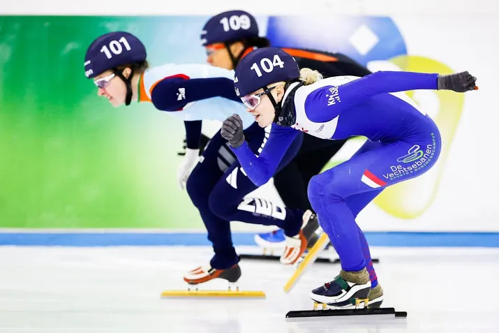 jongelingen naar eerste wereldbeker shorttrack
