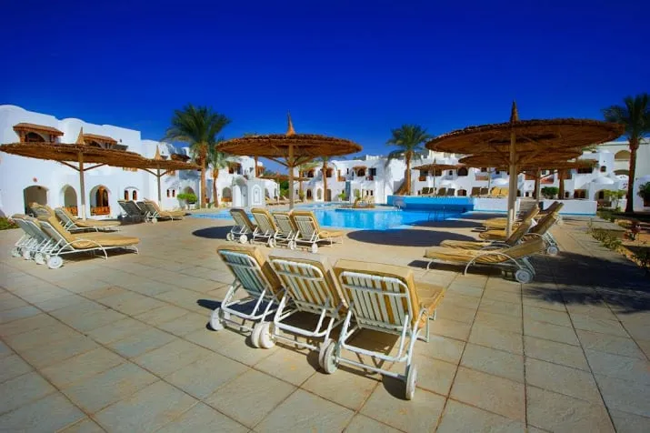 jongen 4 op ibiza in zwembad verdronken