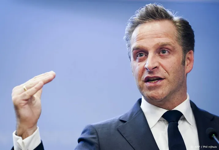 jongere groepen worden uitgenodigd voor pfizer of modernavaccin