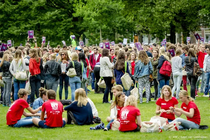 jongeren wachten komst basisbeurs af en nemen tussenjaar