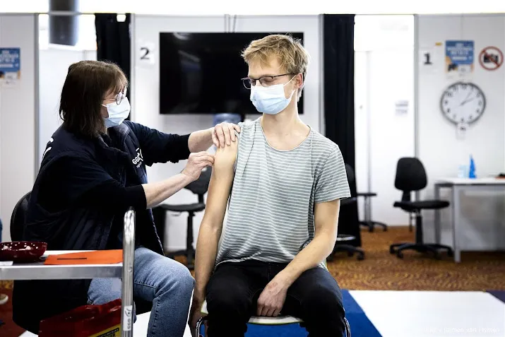 jongvolwassenen kunnen zonder afspraak een prik tegen hpv krijgen