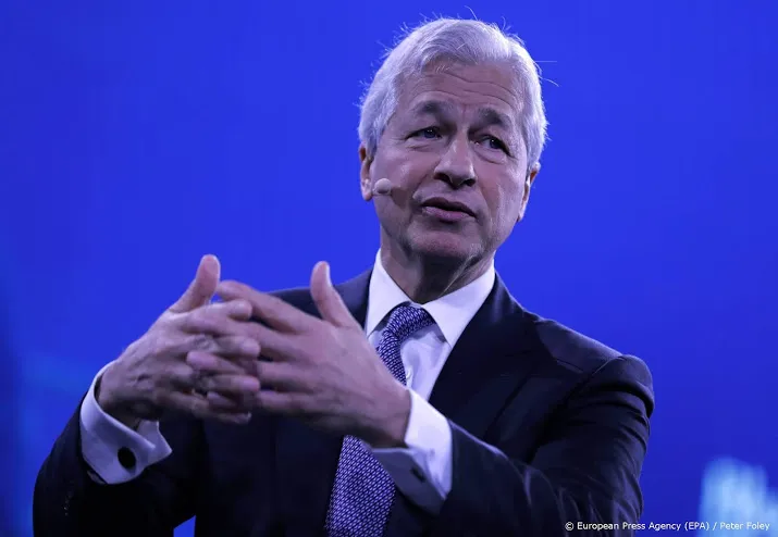 jpmorgan morrelt ondanks corona niet aan miljoenenbonus topman