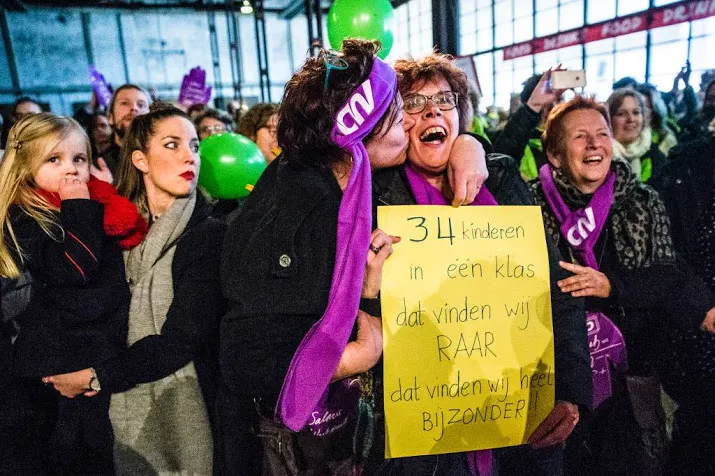 juffen en meesters blijven meer loon eisen