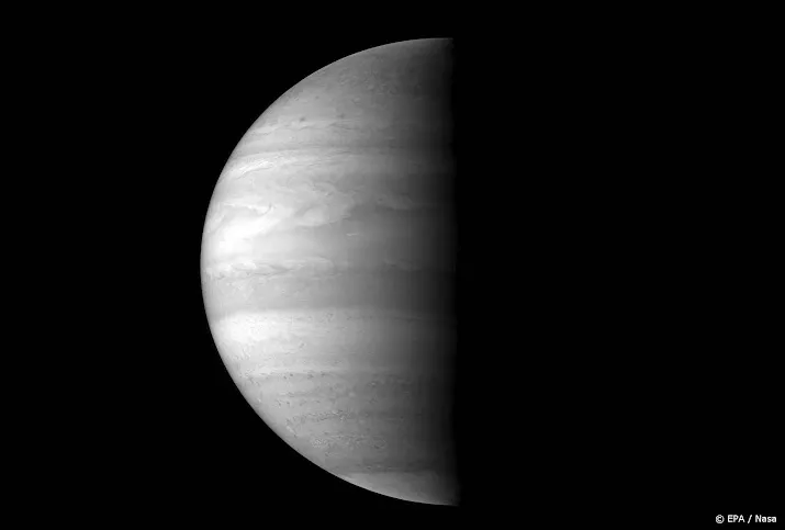 jupiter komende weken extra groot en helder aan de hemel