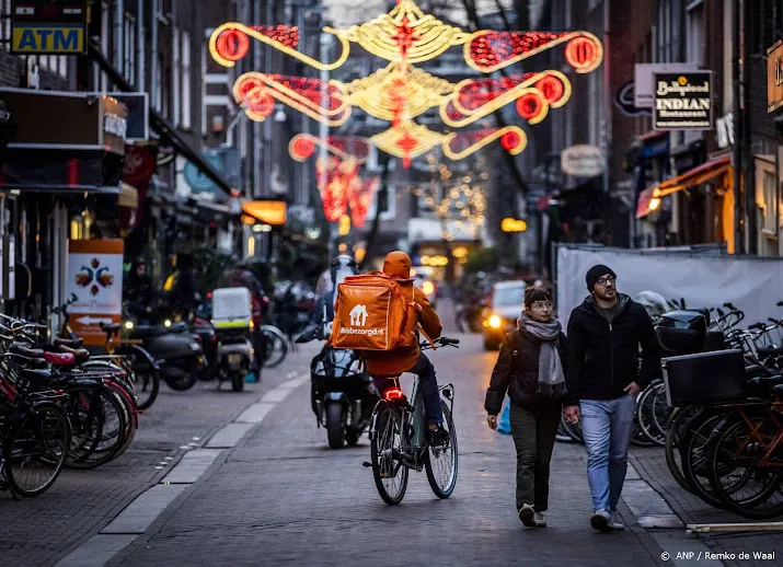 just eat takeaway en dsm op kop op afwachtend damrak