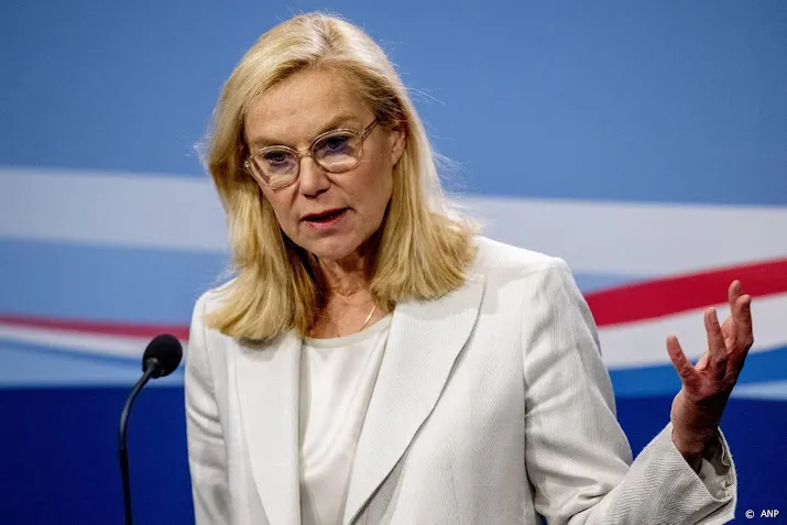 kaag cpb houdt kabinet spiegel voor met belastingrapport