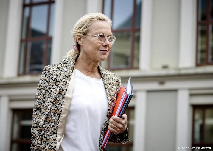 kaag rechts extremisten en complotdenkers bedreigen democratie