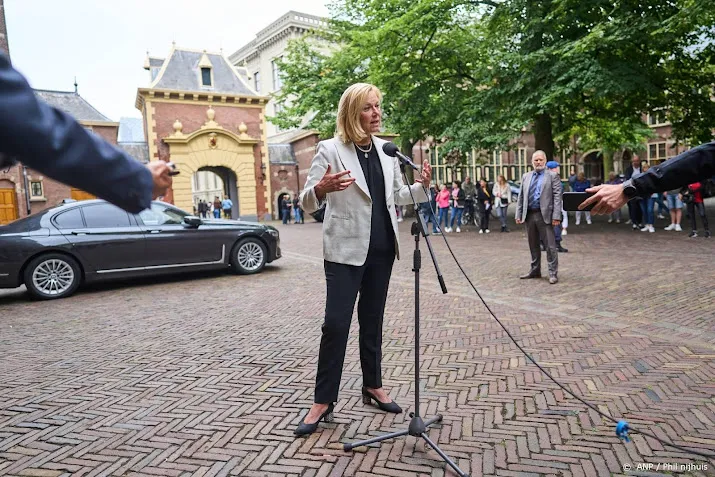 kaag roept vs op zo lang mogelijk op luchthaven kabul te blijven