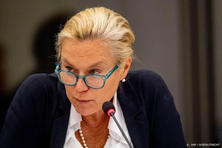kaag tempert verwachtingen over meer geld voor moria