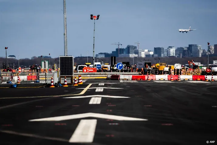 kaagbaan op schiphol weer open na wekenlang onderhoud