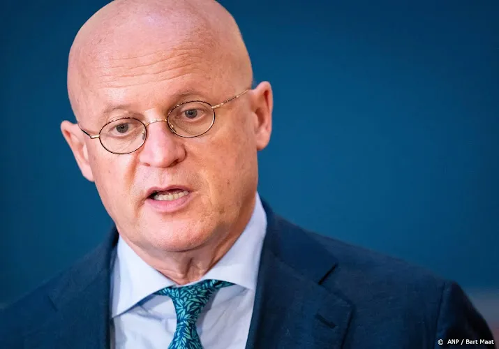 kabinet akkoord met polsbandje na controle qr codes