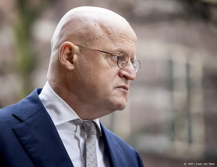 kabinet bekijkt avondklok over twee weken afzonderlijk