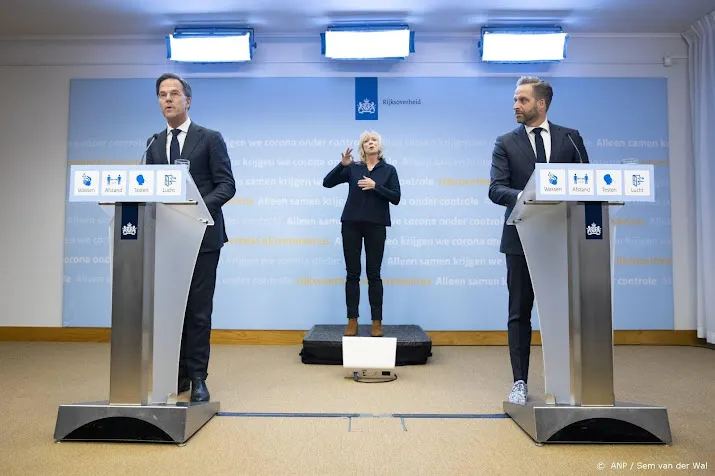 kabinet bespreekt mogelijk vervroegen coronapersconferentie