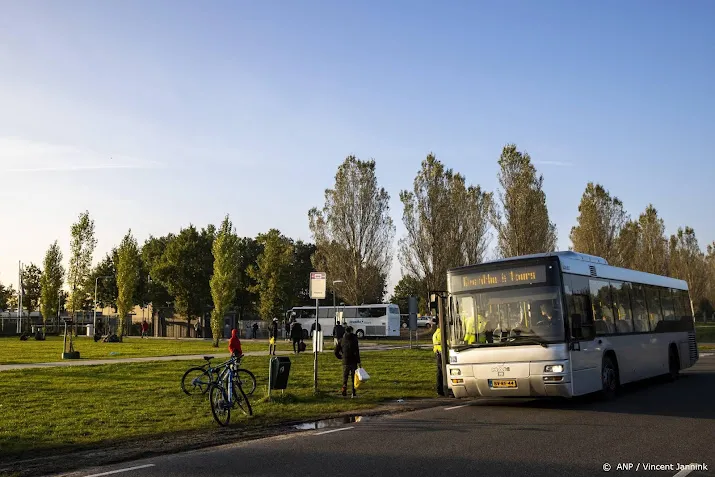 kabinet en provincies overleggen dinsdag weer over asielzoekers