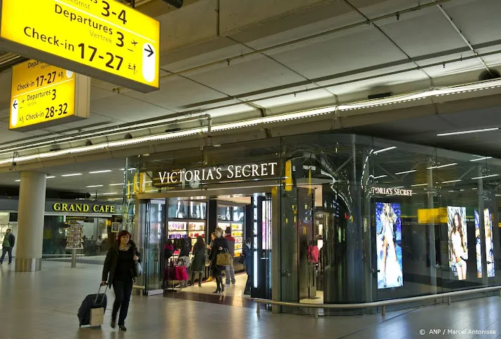 kabinet gaat niet essentiele winkels op schiphol toch sluiten