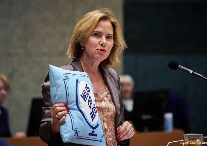 kabinet gaat reizen naar oranje gebieden actief ontmoedigen
