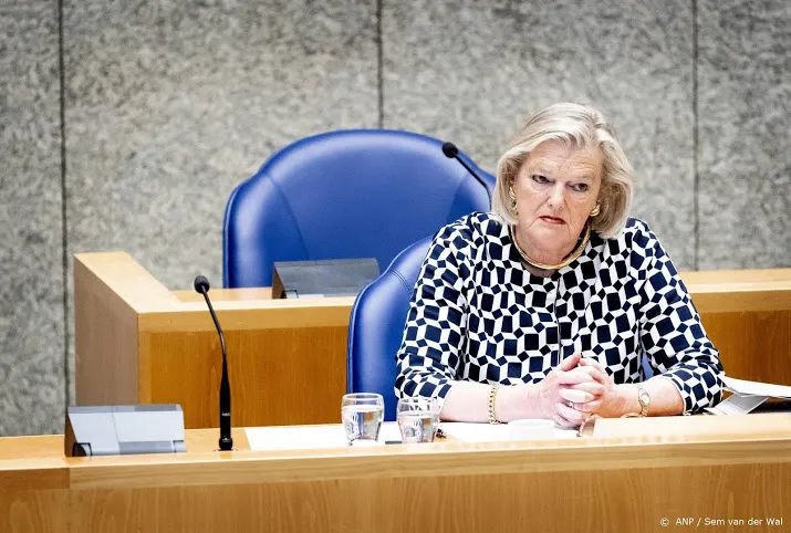 kabinet geeft grote groep oud pardonners alsnog een paspoort
