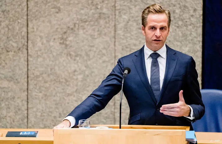 kabinet grijpt in als artsen bij tekort op ic oudere willen weren