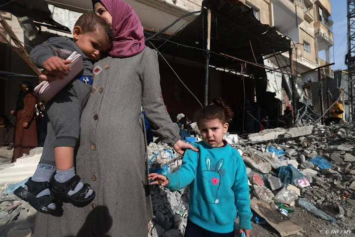 kabinet helpt ook nareizende gezinsleden met vertrek uit gaza