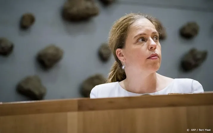 kabinet kijkt naar tegemoetkoming surinaamse ouderen om aow gat